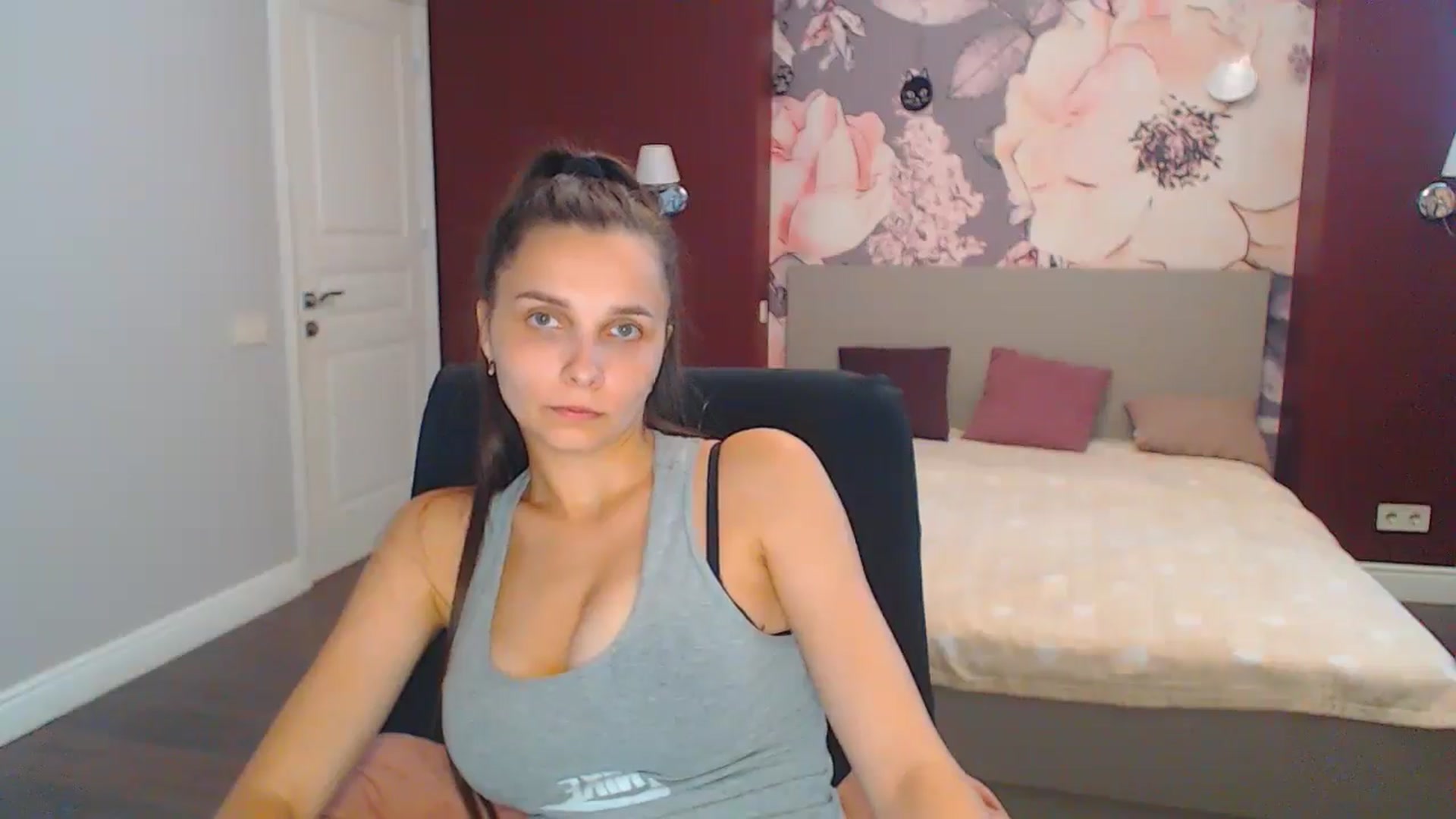 Gallery image thumbnail from Karina_Mils's myfreecams stream on, 08/08/2024, 13:57 image 4 of 20
