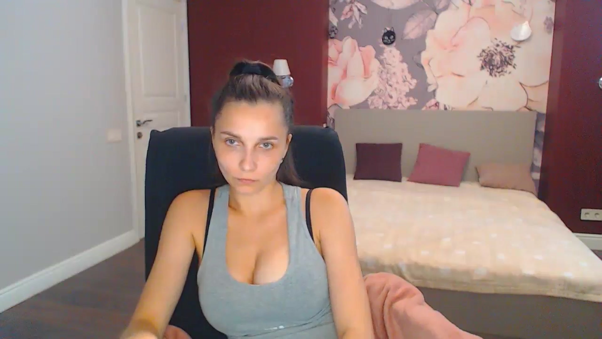 Gallery image thumbnail from Karina_Mils's myfreecams stream on, 08/08/2024, 14:16 image 12 of 20
