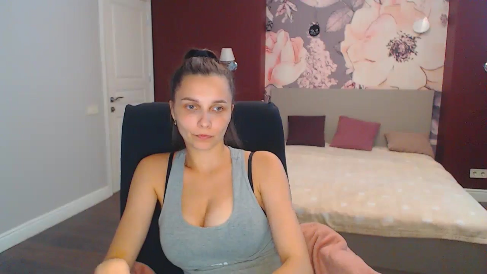 Gallery image thumbnail from Karina_Mils's myfreecams stream on, 08/08/2024, 14:16 image 3 of 20