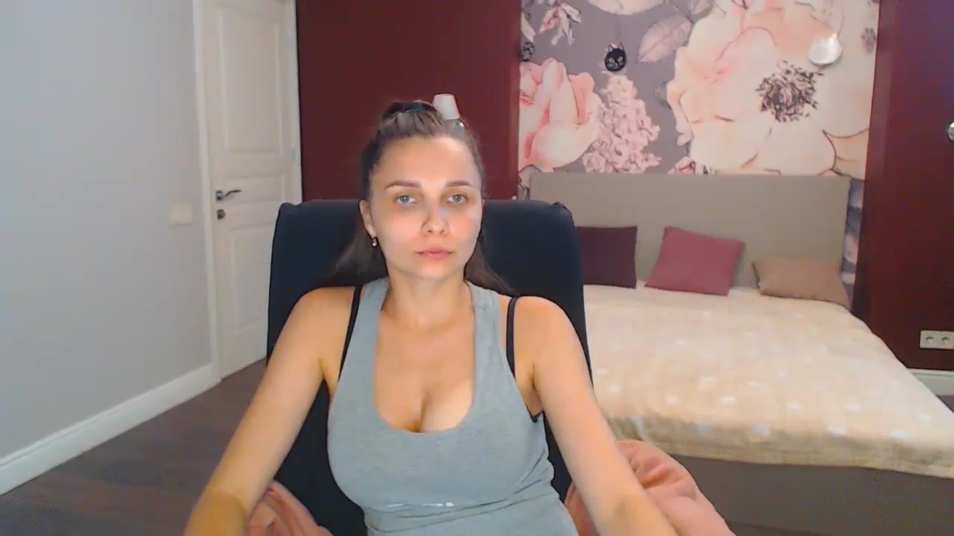 Gallery image thumbnail from Karina_Mils's myfreecams stream on, 08/08/2024, 14:16 image 19 of 20