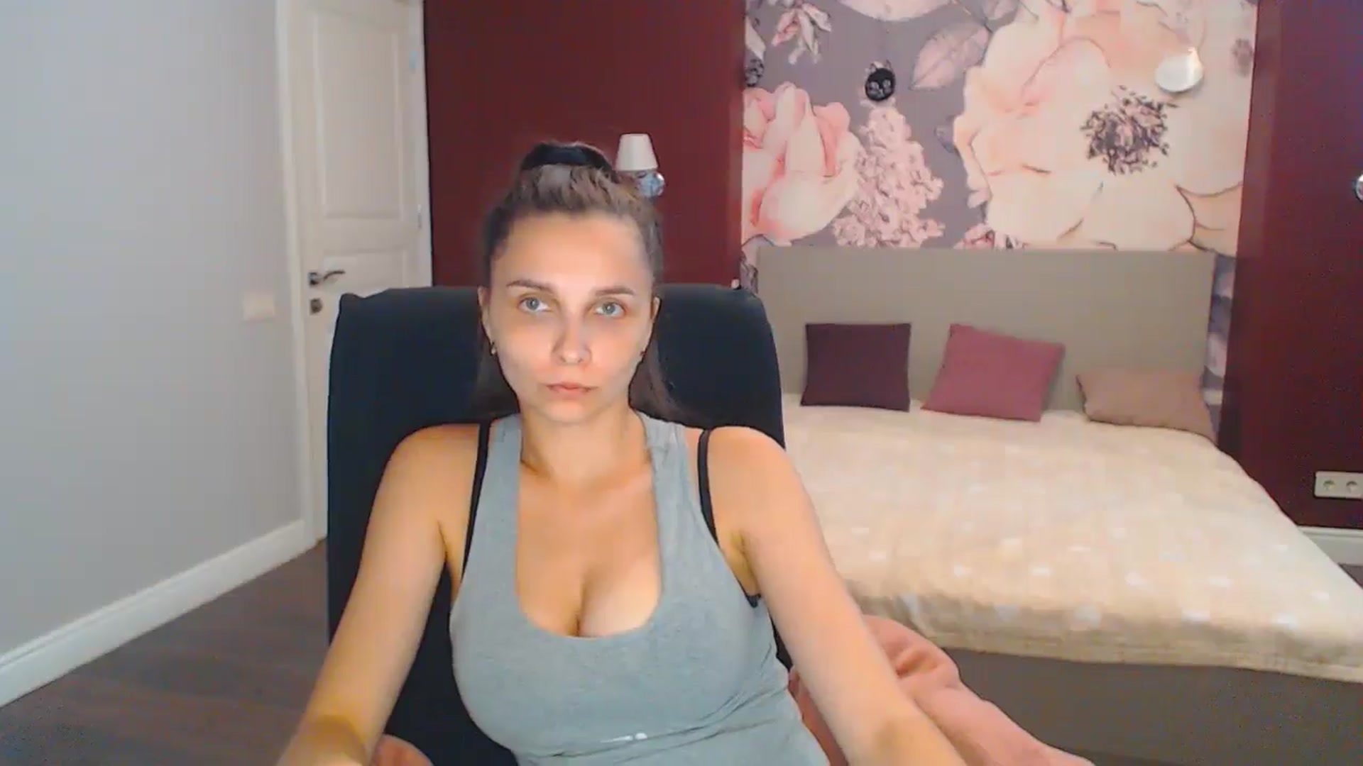 Gallery image thumbnail from Karina_Mils's myfreecams stream on, 08/08/2024, 14:16 image 13 of 20
