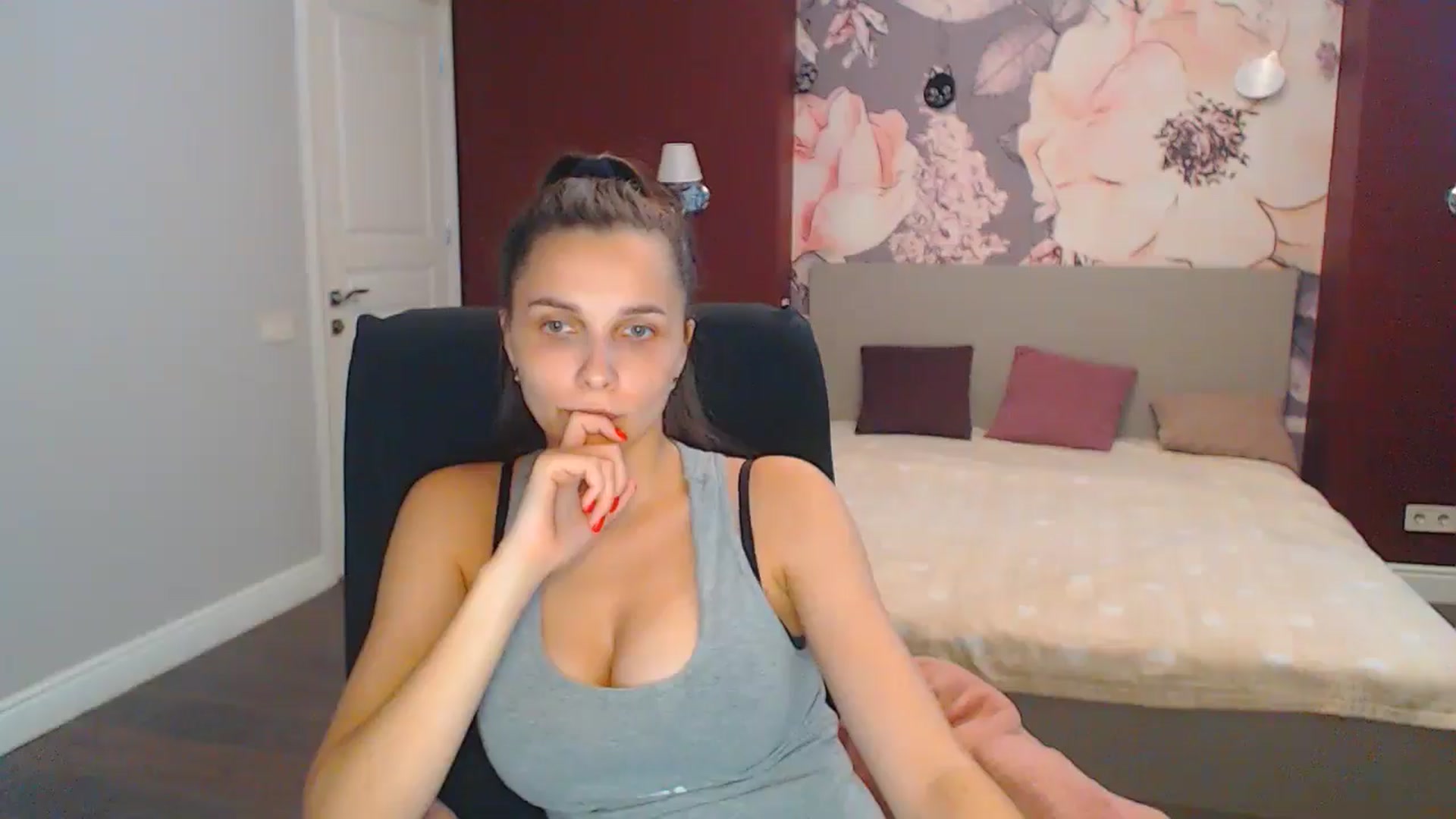 Gallery image thumbnail from Karina_Mils's myfreecams stream on, 08/08/2024, 14:16 image 15 of 20