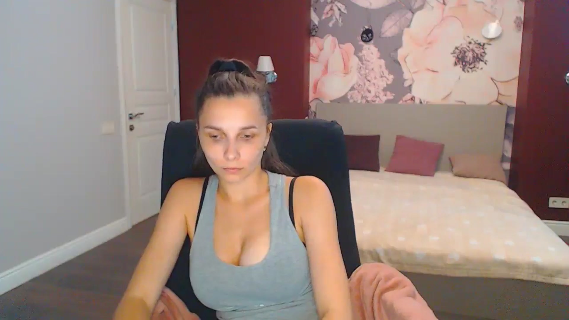 Gallery image thumbnail from Karina_Mils's myfreecams stream on, 08/08/2024, 14:16 image 20 of 20