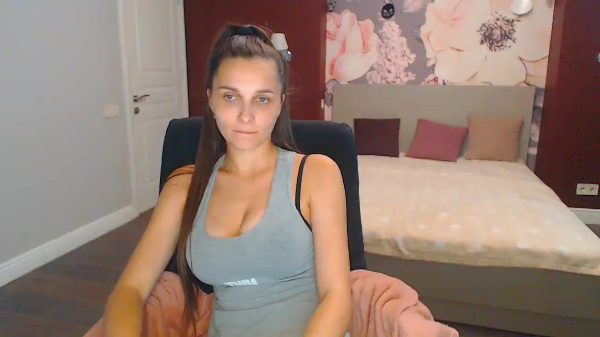 Gallery image thumbnail from Karina_Mils's myfreecams stream on, 08/08/2024, 14:44 image 13 of 20