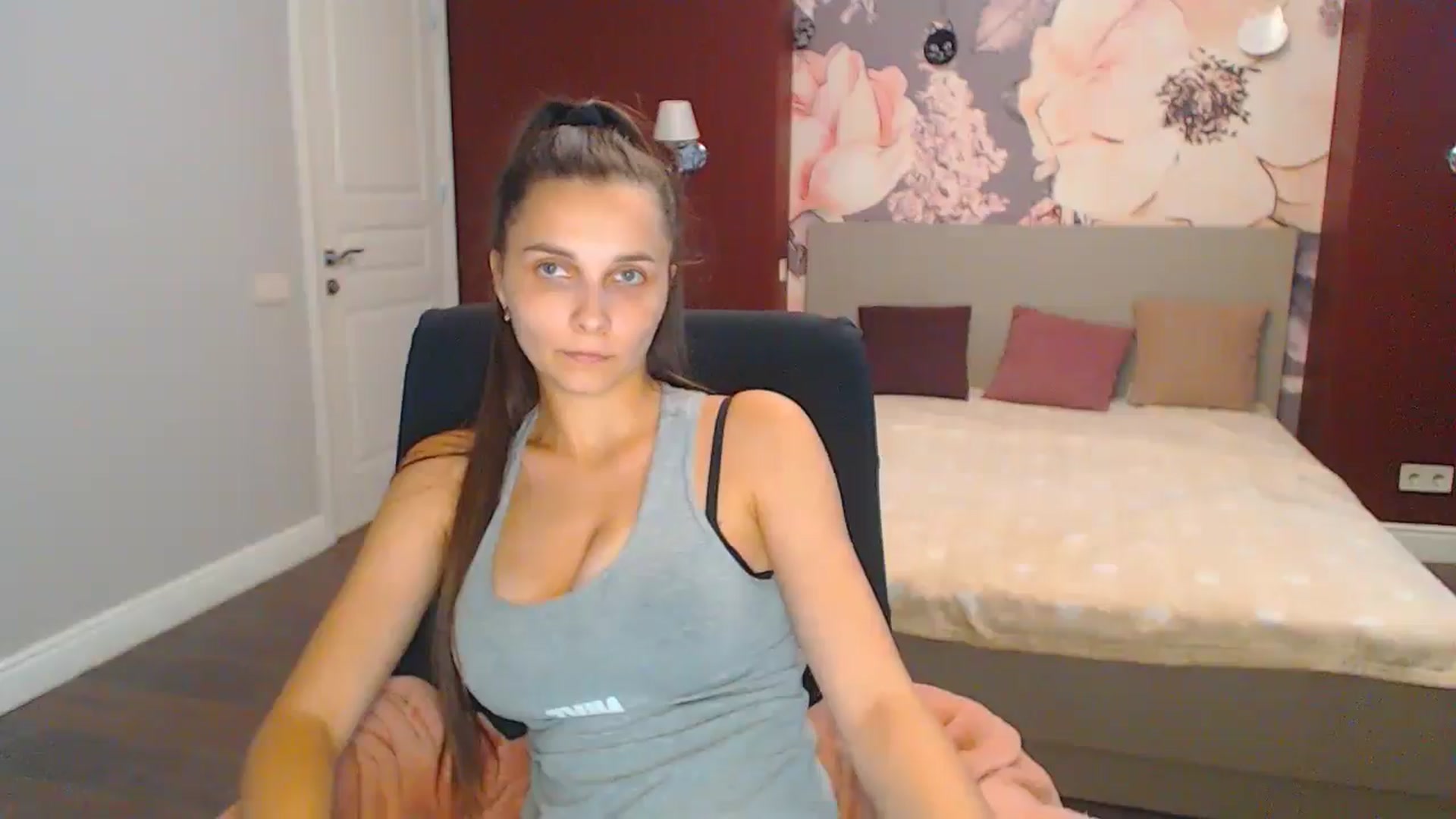 Gallery image thumbnail from Karina_Mils's myfreecams stream on, 08/08/2024, 14:44 image 16 of 20