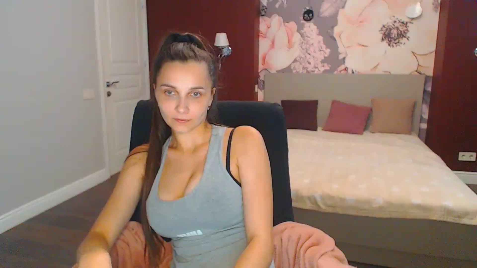 Gallery image thumbnail from Karina_Mils's myfreecams stream on, 08/08/2024, 14:44 image 17 of 20