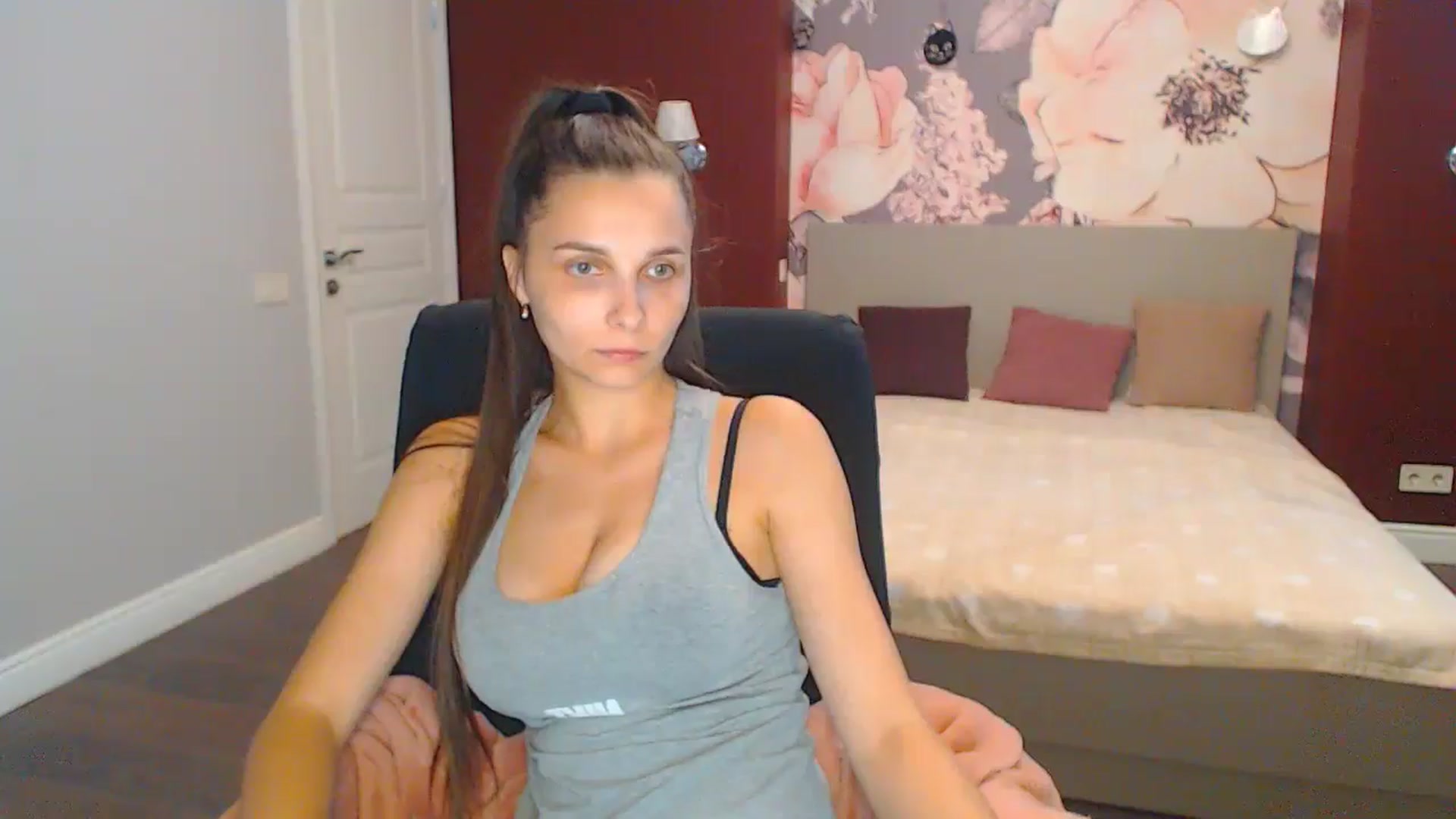 Gallery image thumbnail from Karina_Mils's myfreecams stream on, 08/08/2024, 14:44 image 14 of 20