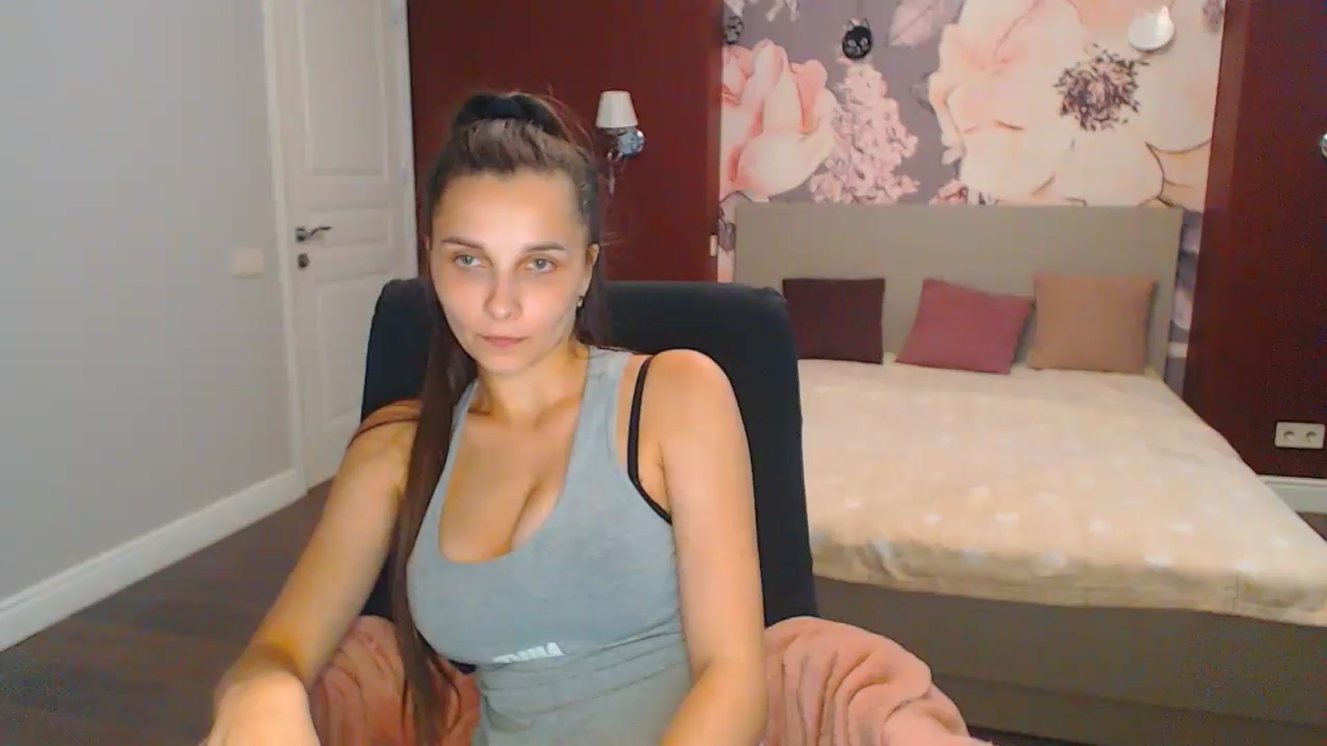 Gallery image thumbnail from Karina_Mils's myfreecams stream on, 08/08/2024, 14:44 image 18 of 20