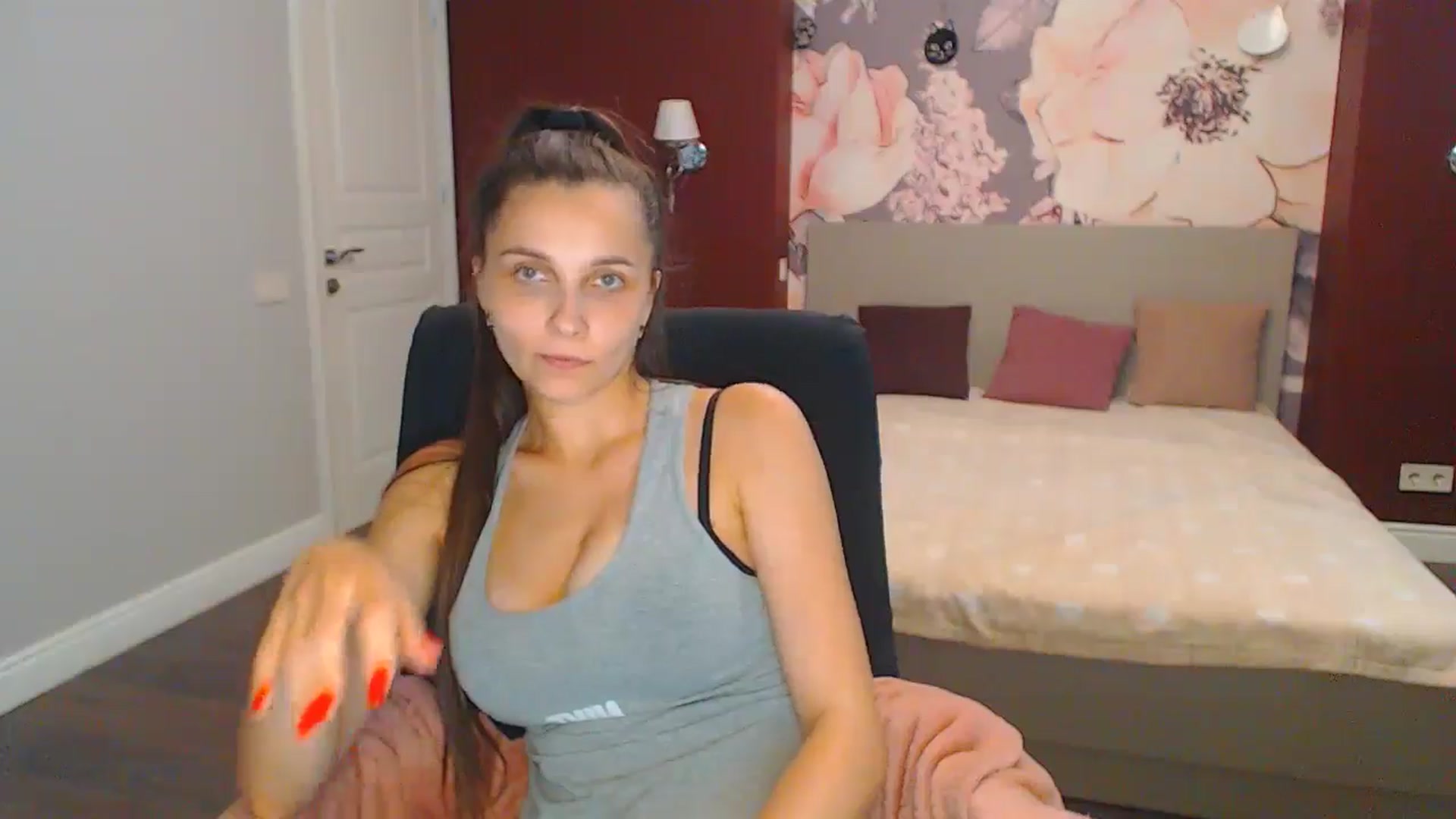 Gallery image thumbnail from Karina_Mils's myfreecams stream on, 08/08/2024, 14:44 image 19 of 20