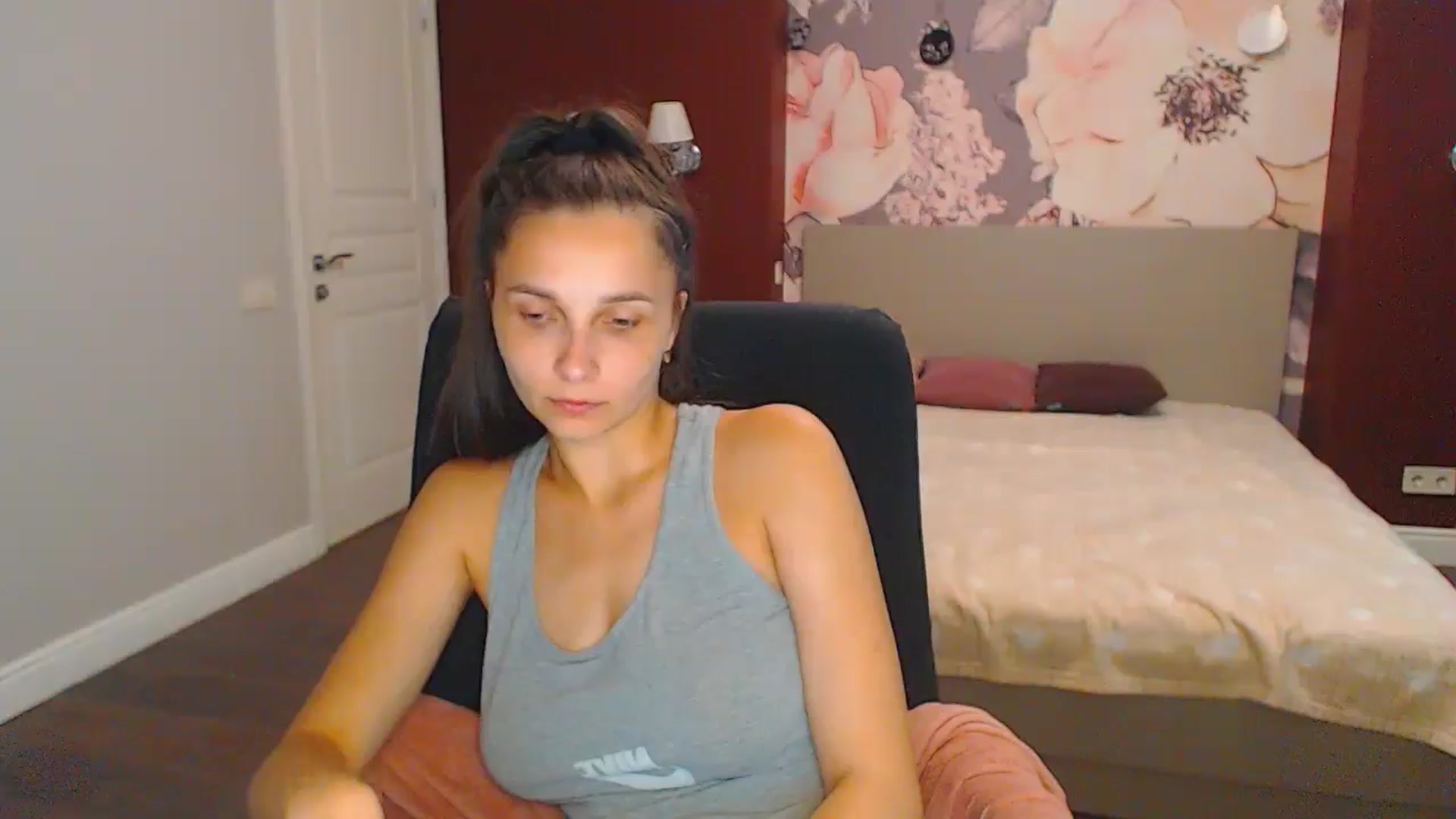 Gallery image thumbnail from Karina_Mils's myfreecams stream on, 08/15/2024, 07:16 image 14 of 20