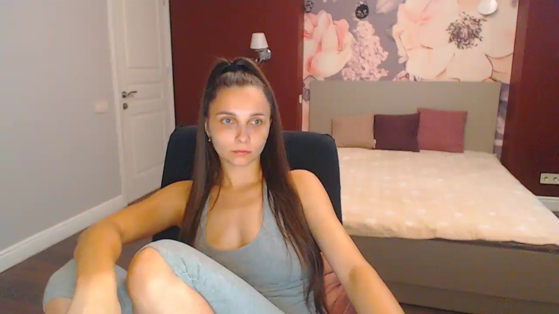 Gallery image thumbnail from Karina_Mils's myfreecams stream on, 08/16/2024, 06:43 image 14 of 20