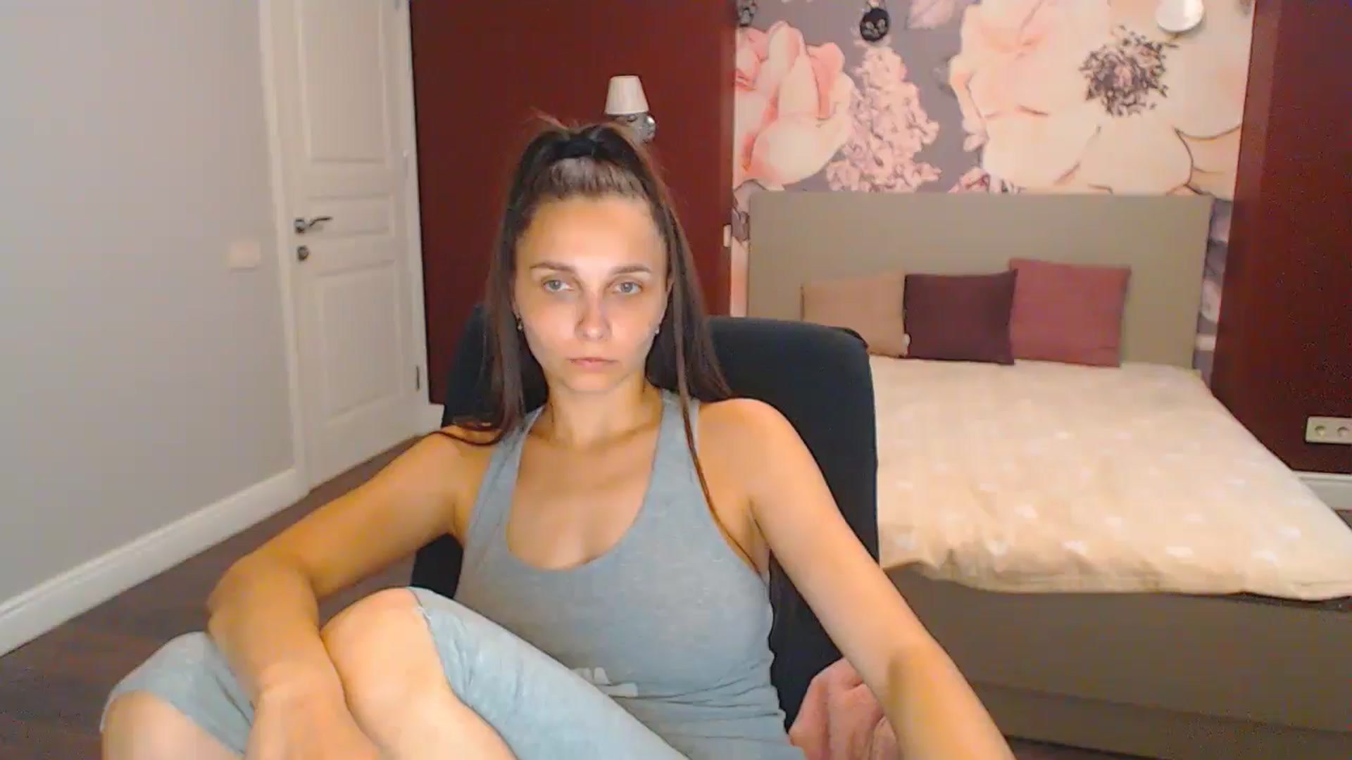 Gallery image thumbnail from Karina_Mils's myfreecams stream on, 08/16/2024, 07:23 image 14 of 20