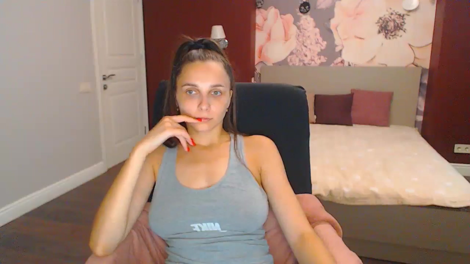 Gallery image thumbnail from Karina_Mils's myfreecams stream on, 08/16/2024, 07:23 image 7 of 20