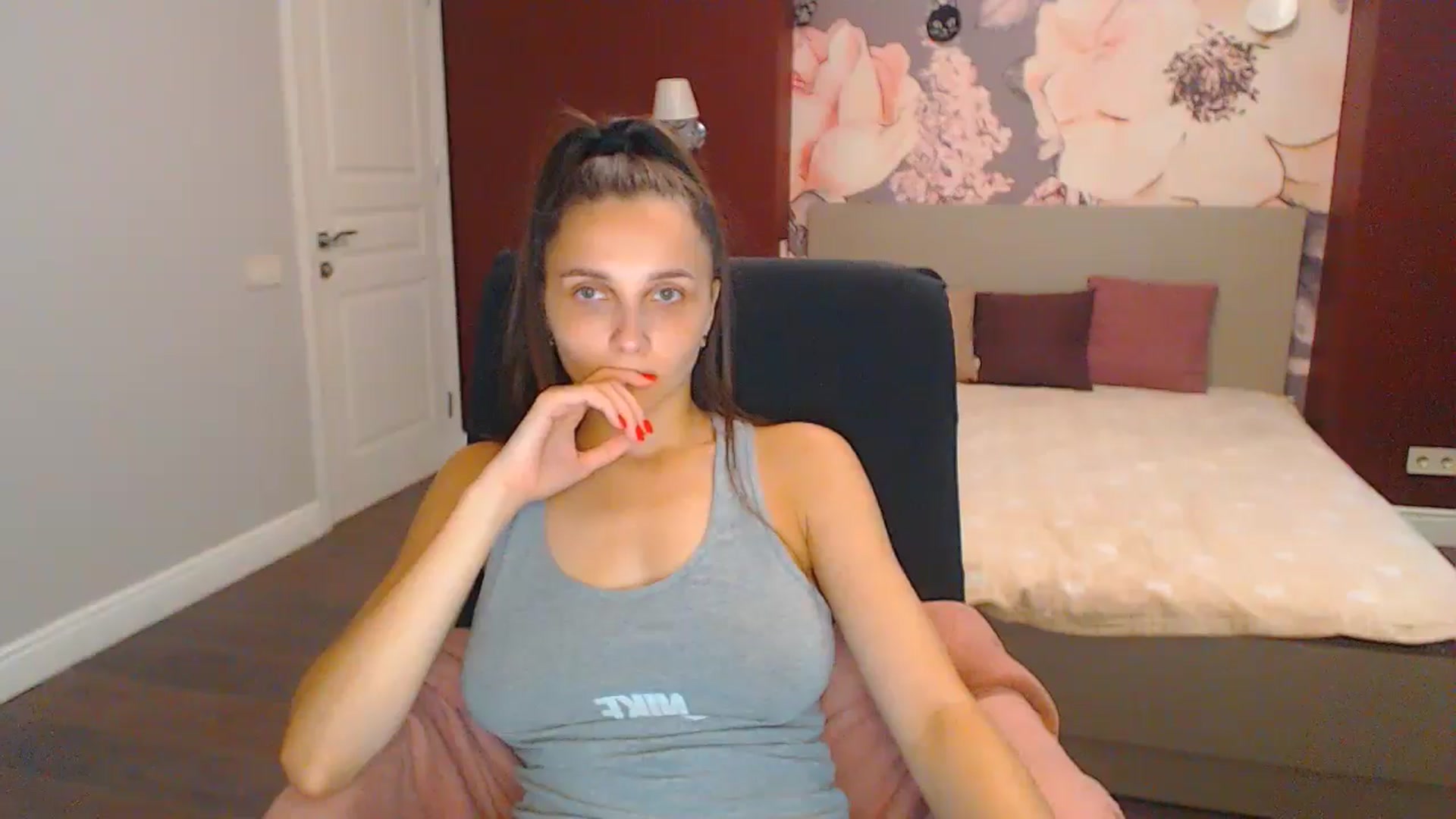 Gallery image thumbnail from Karina_Mils's myfreecams stream on, 08/16/2024, 07:23 image 8 of 20