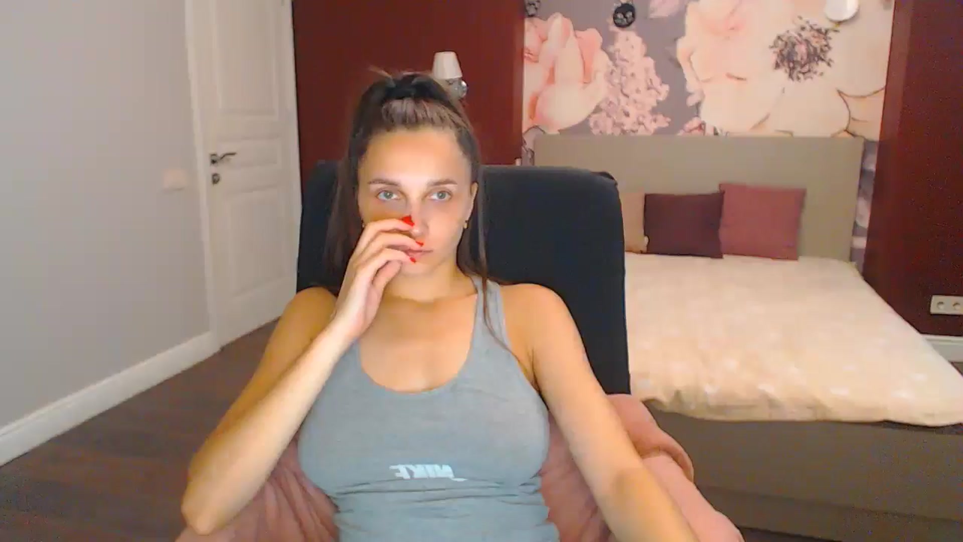 Gallery image thumbnail from Karina_Mils's myfreecams stream on, 08/16/2024, 07:23 image 10 of 20