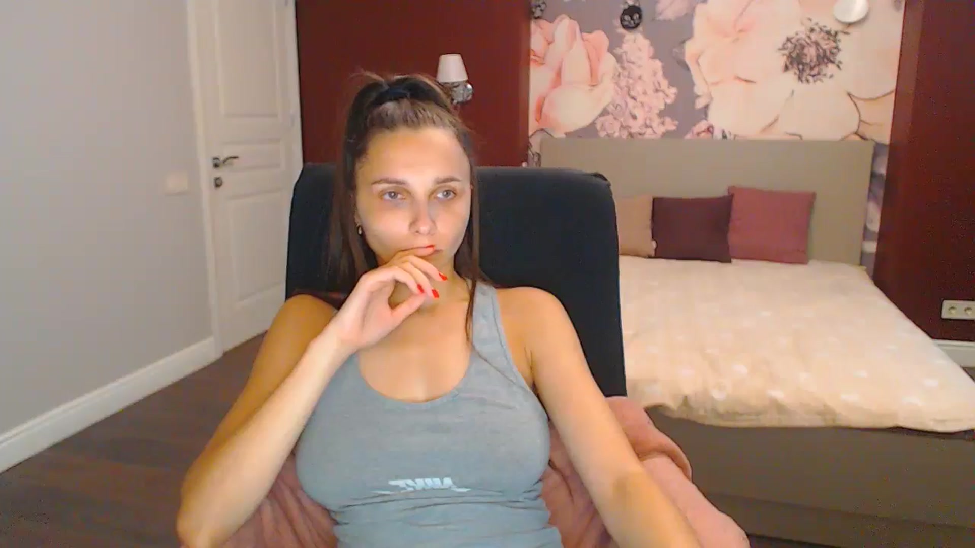Gallery image thumbnail from Karina_Mils's myfreecams stream on, 08/16/2024, 07:23 image 13 of 20