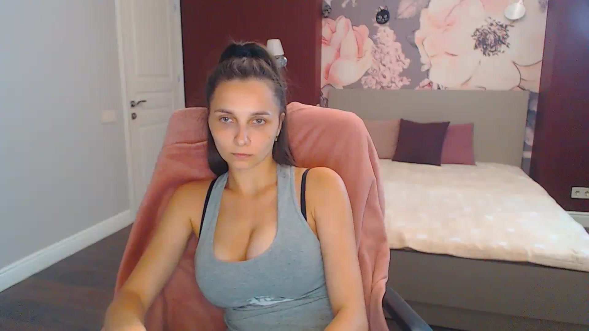 Gallery image thumbnail from Karina_Mils's myfreecams stream on, 08/16/2024, 13:36 image 6 of 20