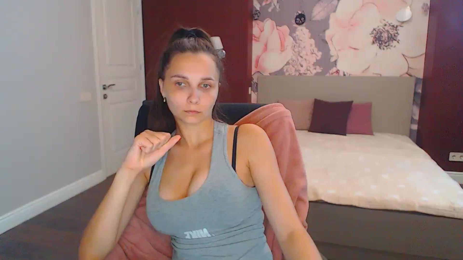 Gallery image thumbnail from Karina_Mils's myfreecams stream on, 08/16/2024, 13:36 image 12 of 20