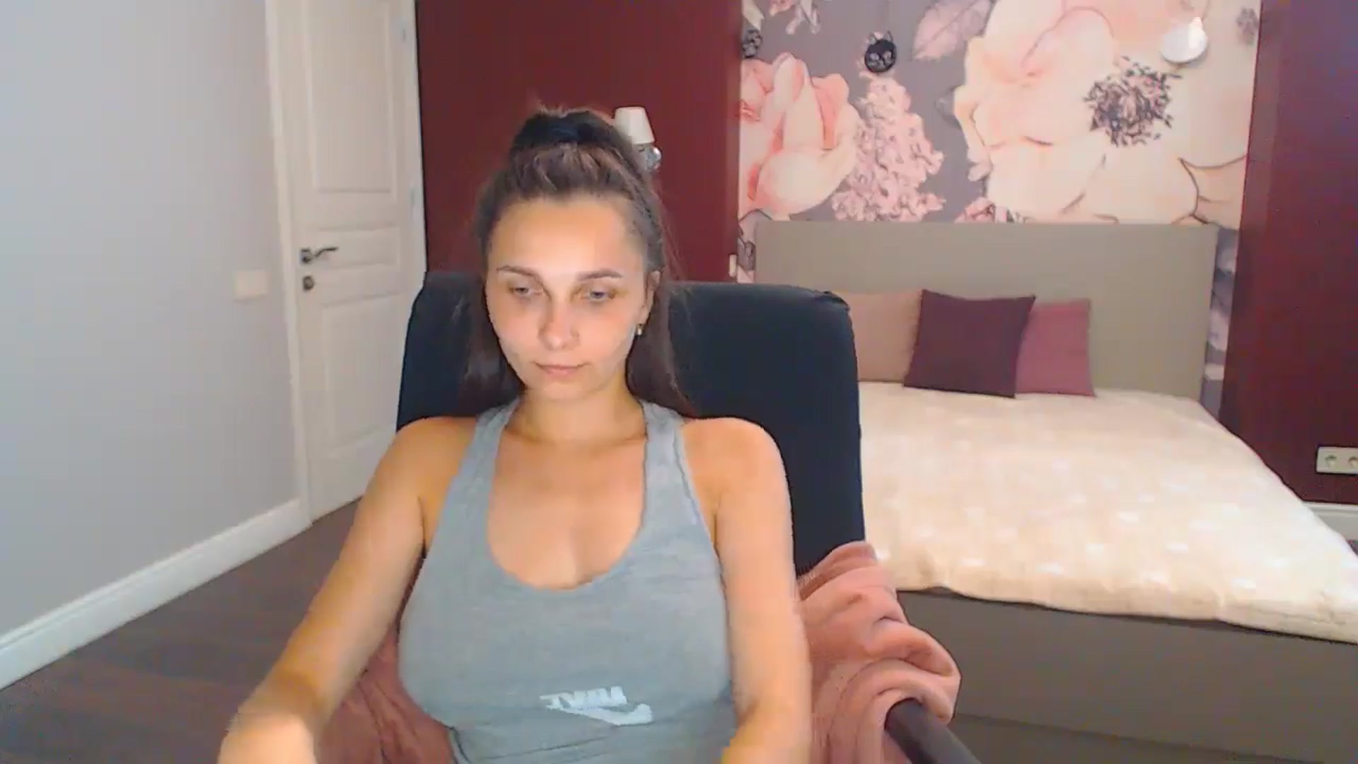 Gallery image thumbnail from Karina_Mils's myfreecams stream on, 08/16/2024, 13:36 image 15 of 20
