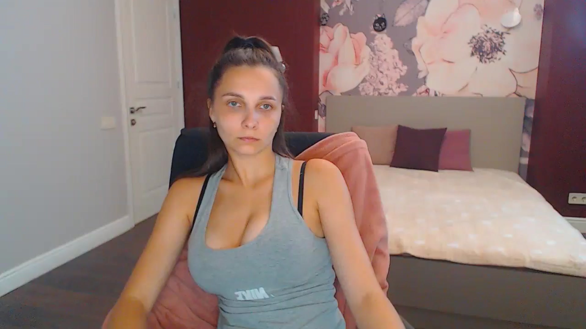 Gallery image thumbnail from Karina_Mils's myfreecams stream on, 08/16/2024, 13:36 image 11 of 20