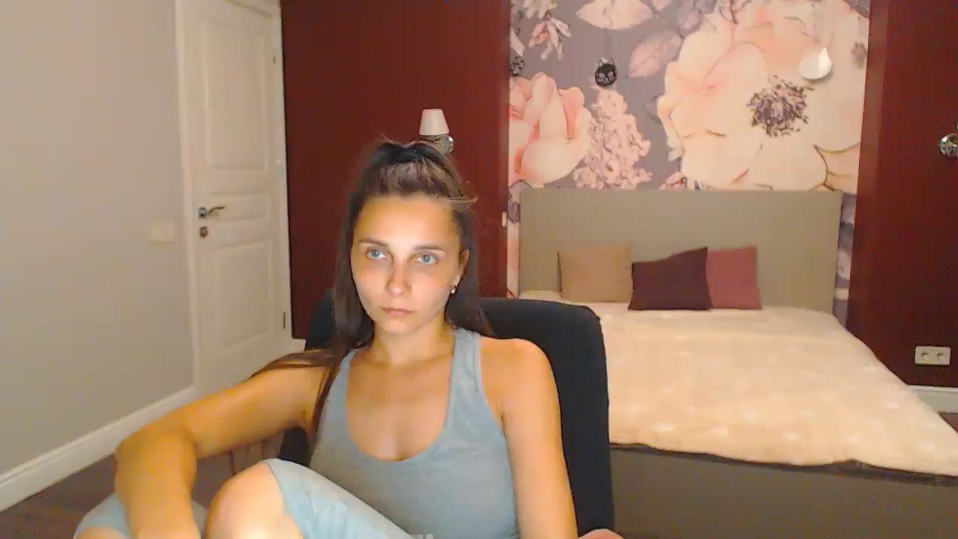 Gallery image thumbnail from Karina_Mils's myfreecams stream on, 08/16/2024, 17:53 image 10 of 20