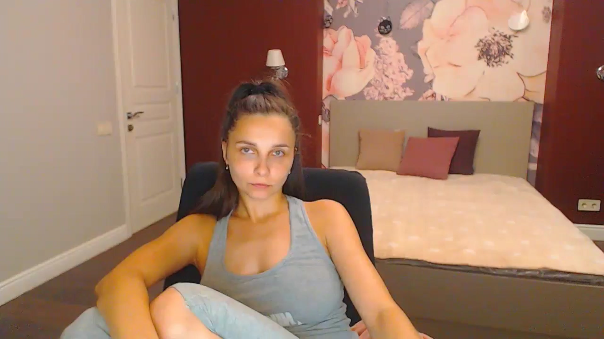 Gallery image thumbnail from Karina_Mils's myfreecams stream on, 08/17/2024, 16:46 image 9 of 20