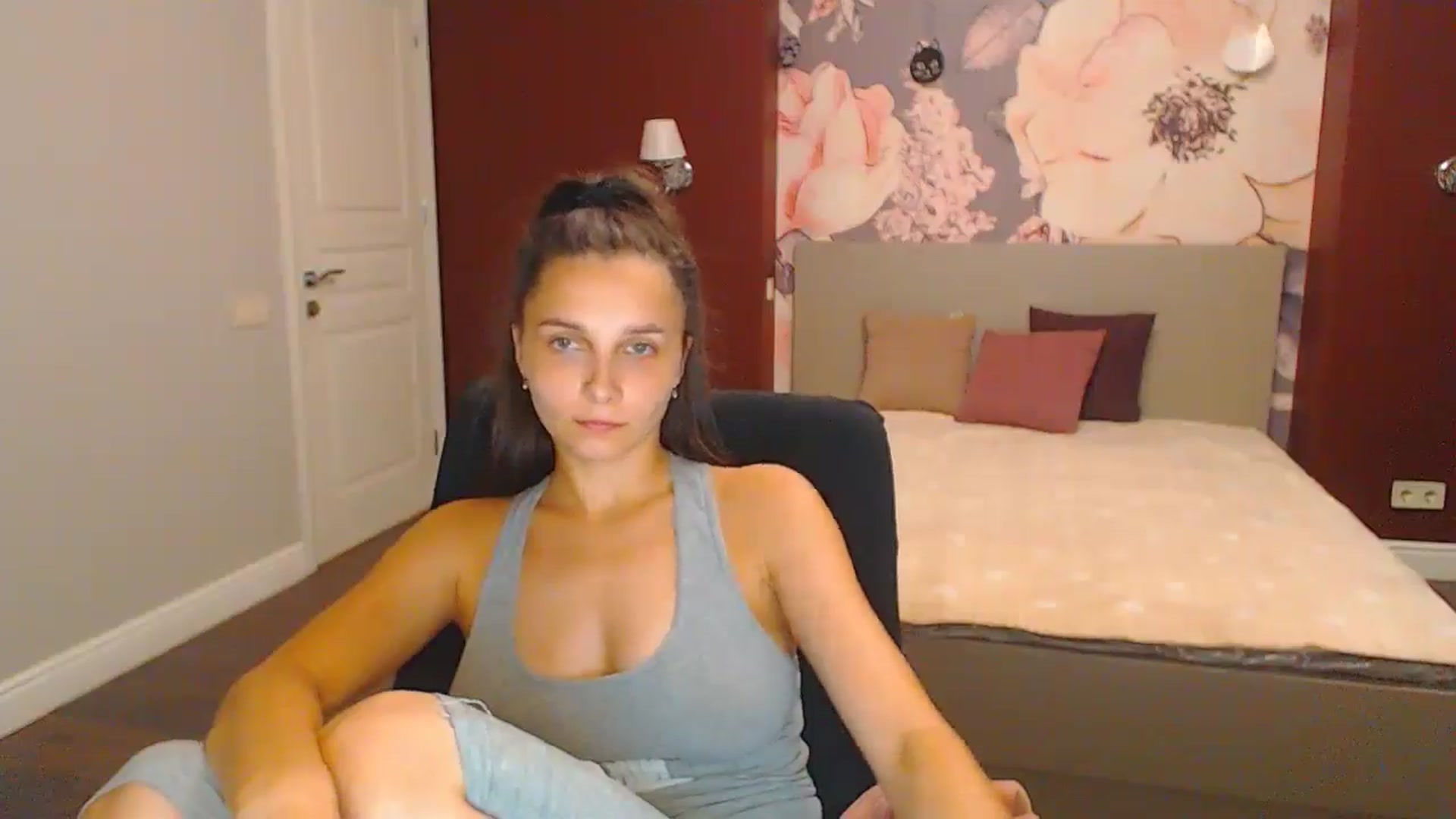 Gallery image thumbnail from Karina_Mils's myfreecams stream on, 08/17/2024, 16:46 image 16 of 20