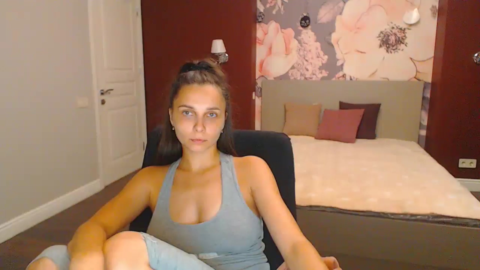 Gallery image thumbnail from Karina_Mils's myfreecams stream on, 08/17/2024, 16:46 image 19 of 20