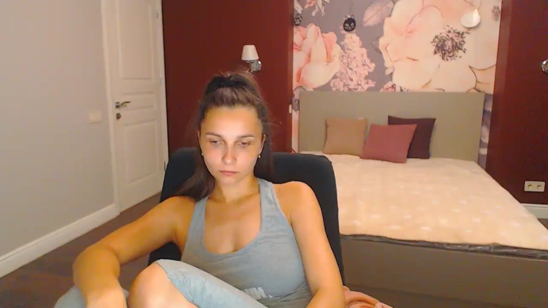Gallery image thumbnail from Karina_Mils's myfreecams stream on, 08/17/2024, 16:46 image 10 of 20