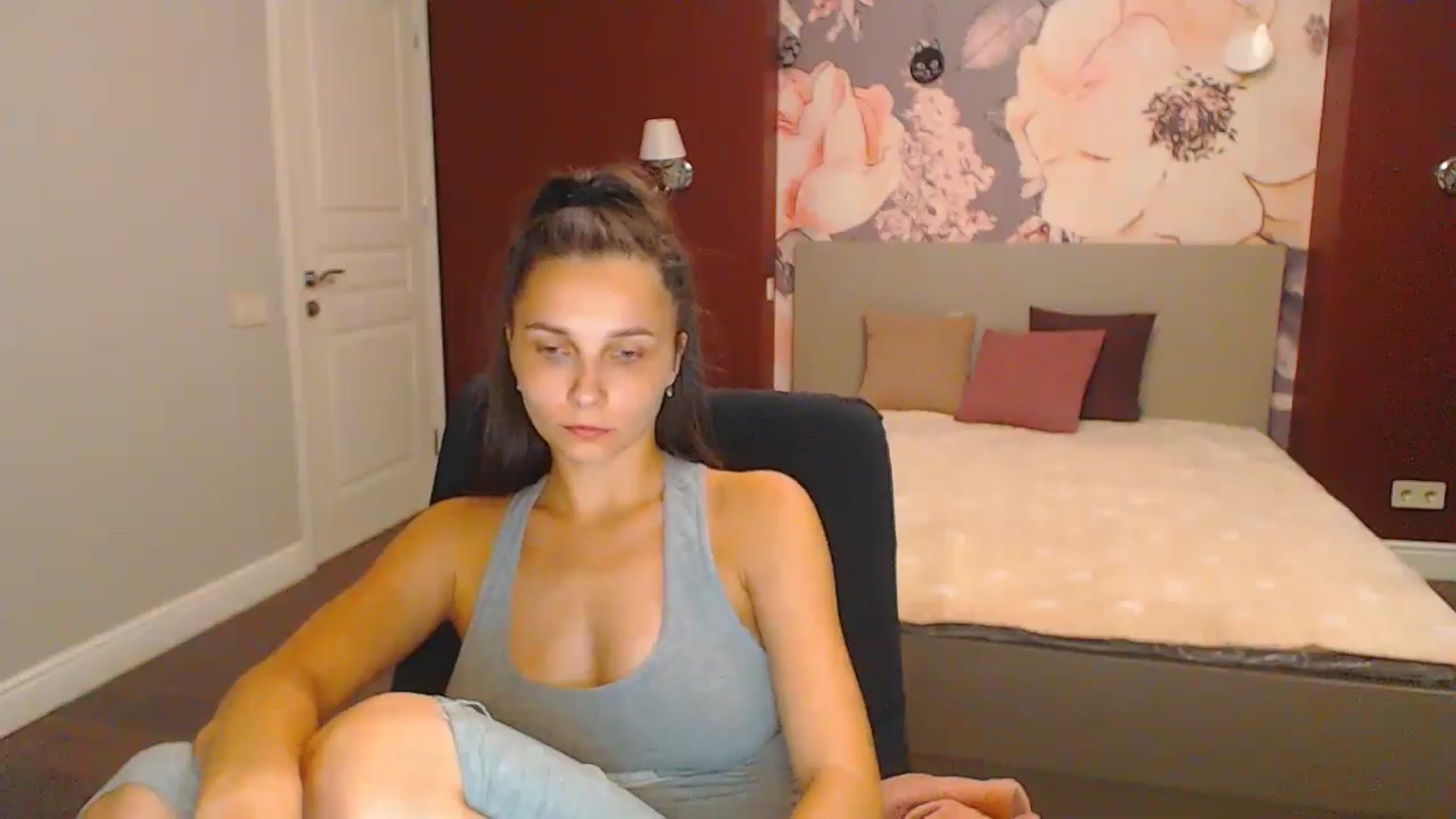 Gallery image thumbnail from Karina_Mils's myfreecams stream on, 08/17/2024, 16:46 image 17 of 20