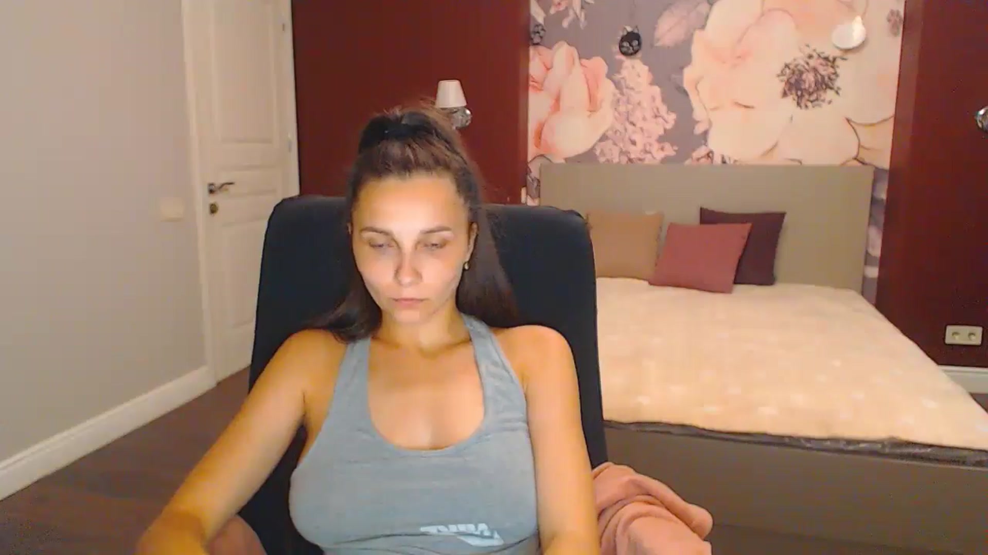 Gallery image thumbnail from Karina_Mils's myfreecams stream on, 08/17/2024, 16:46 image 13 of 20