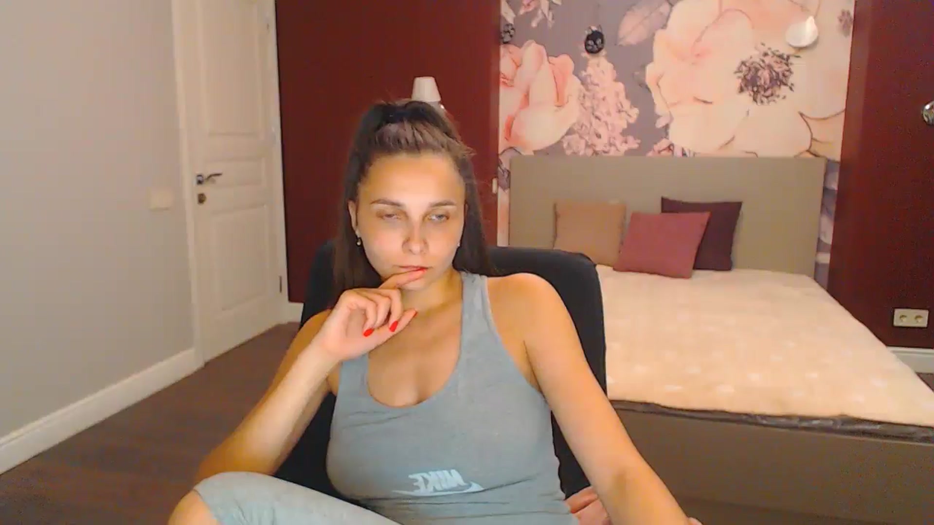 Gallery image thumbnail from Karina_Mils's myfreecams stream on, 08/17/2024, 16:46 image 4 of 20