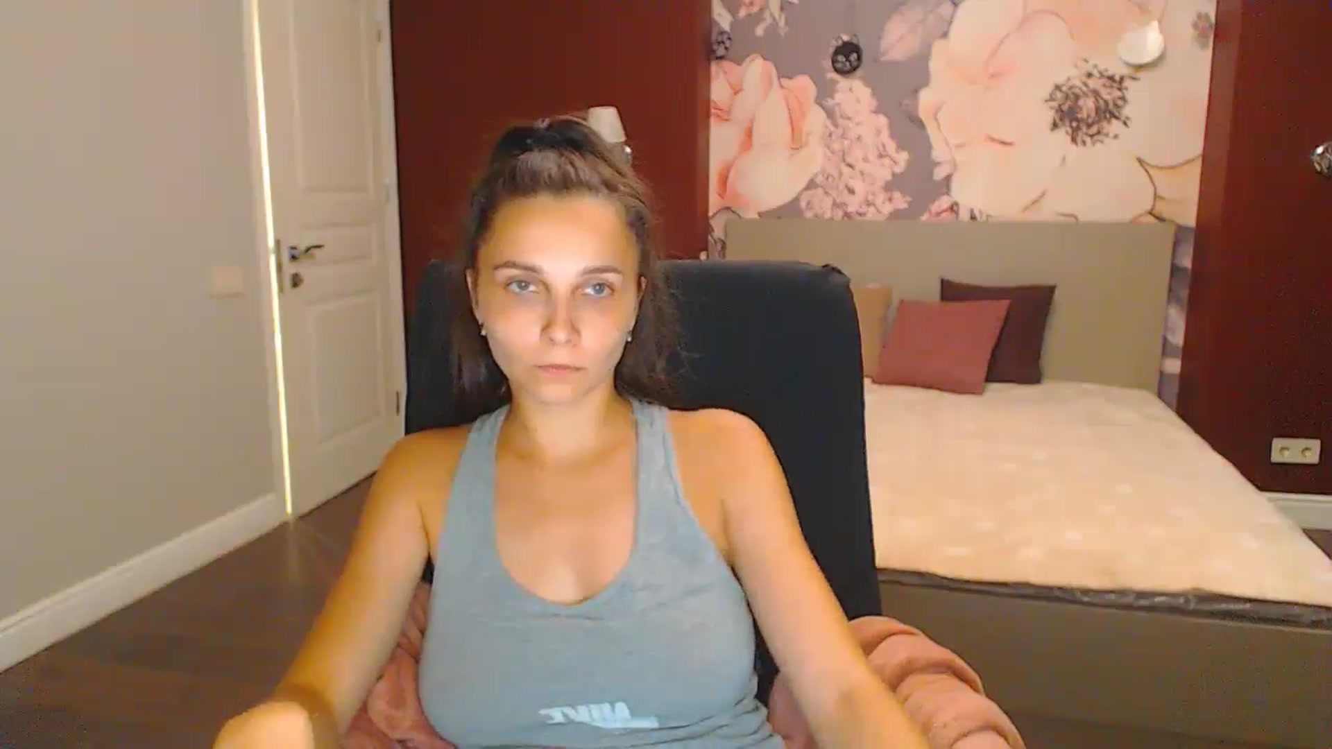 Gallery image thumbnail from Karina_Mils's myfreecams stream on, 08/17/2024, 17:51 image 8 of 20