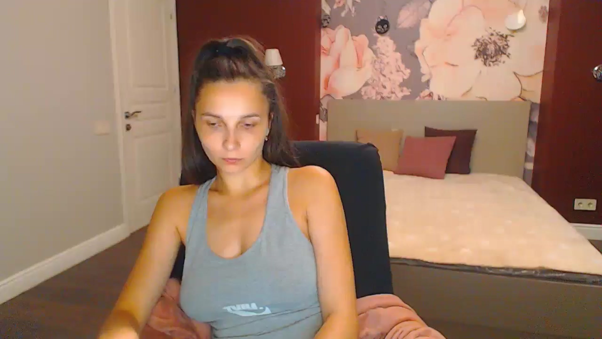 Gallery image thumbnail from Karina_Mils's myfreecams stream on, 08/17/2024, 17:51 image 4 of 20