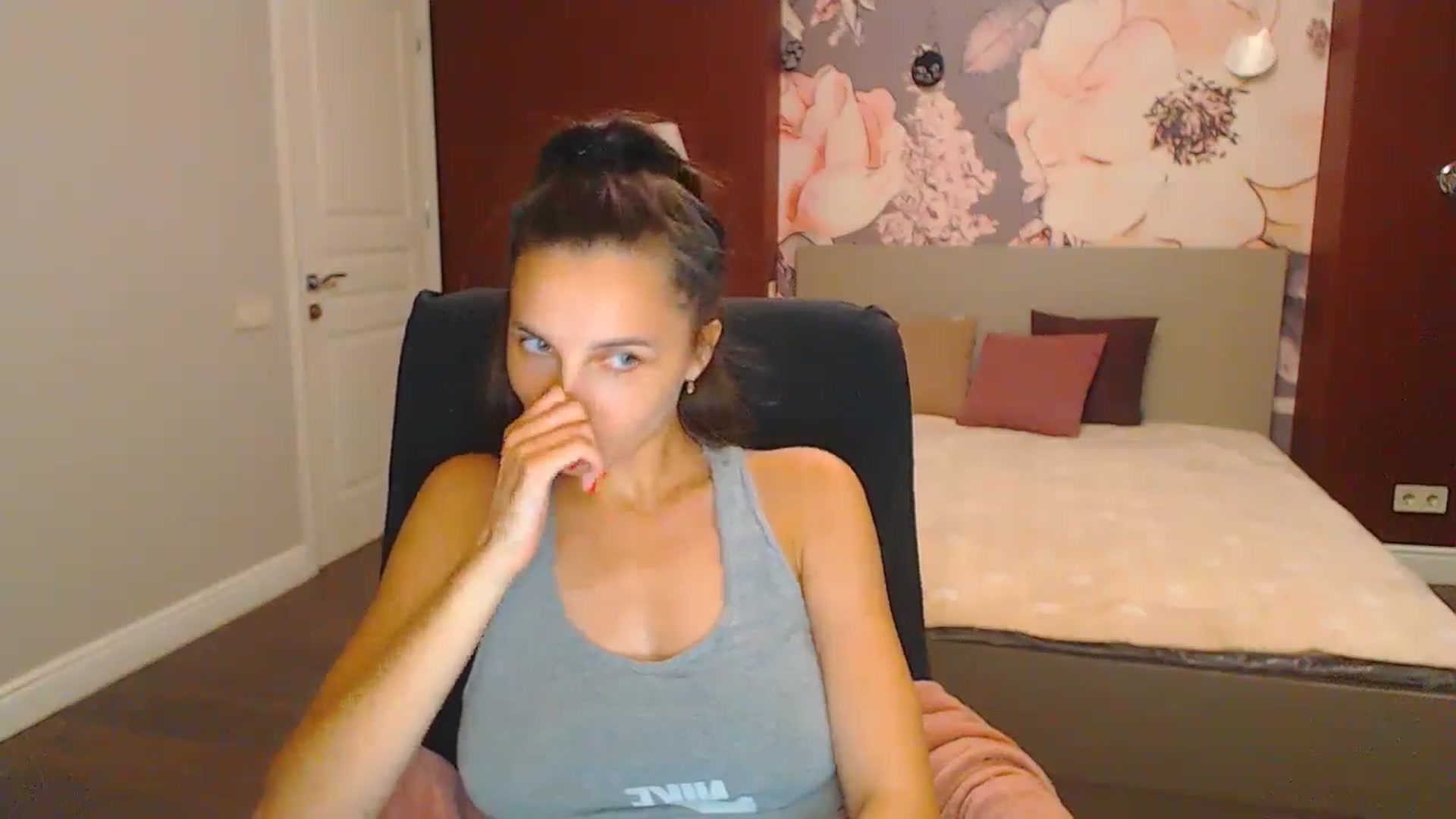 Gallery image thumbnail from Karina_Mils's myfreecams stream on, 08/17/2024, 17:51 image 18 of 20