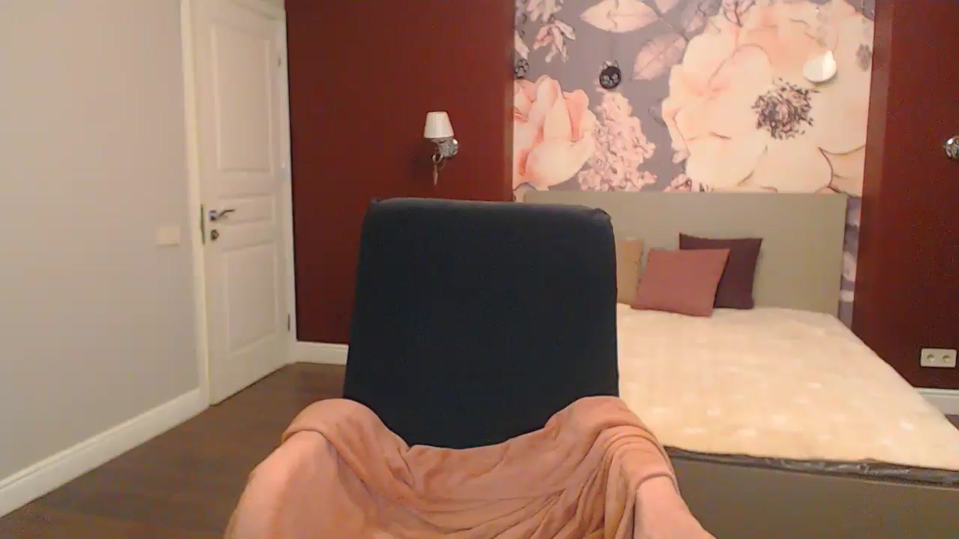 Gallery image thumbnail from Karina_Mils's myfreecams stream on, 08/17/2024, 17:51 image 16 of 20