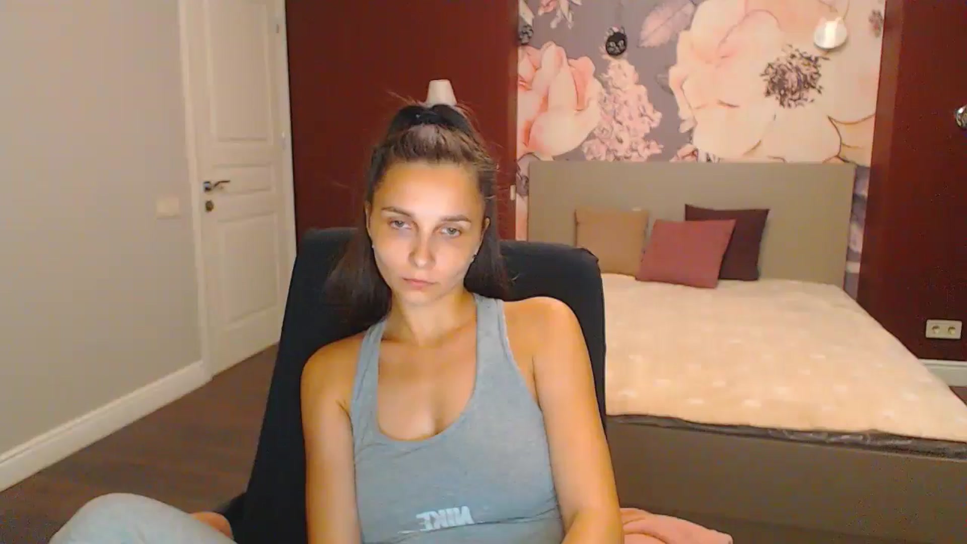 Gallery image thumbnail from Karina_Mils's myfreecams stream on, 08/17/2024, 18:20 image 10 of 20