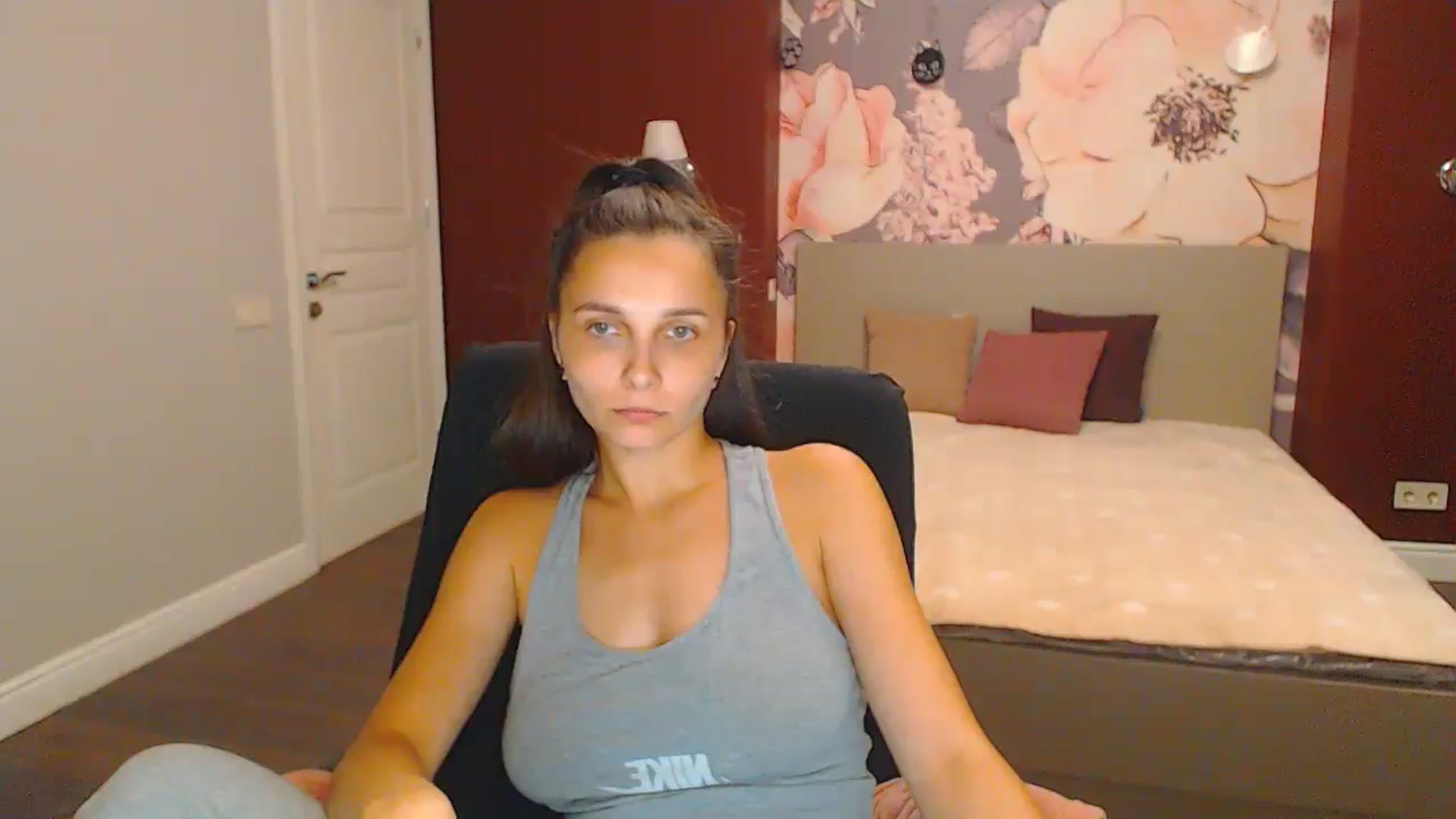 Gallery image thumbnail from Karina_Mils's myfreecams stream on, 08/17/2024, 18:20 image 11 of 20