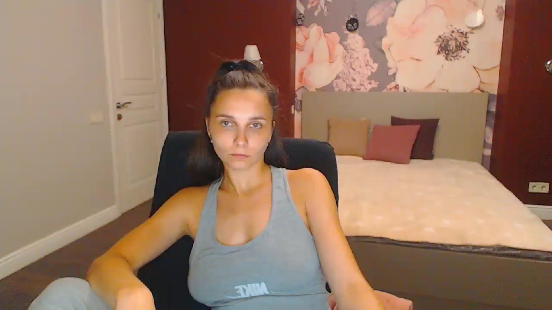 Gallery image thumbnail from Karina_Mils's myfreecams stream on, 08/17/2024, 18:20 image 4 of 20