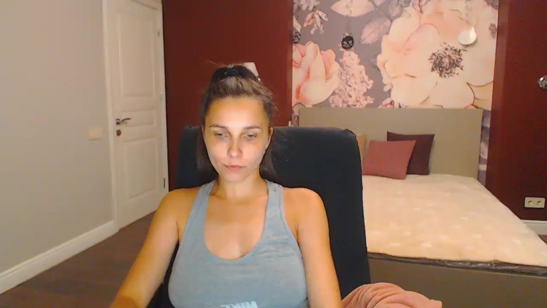Gallery image thumbnail from Karina_Mils's myfreecams stream on, 08/17/2024, 18:20 image 13 of 20