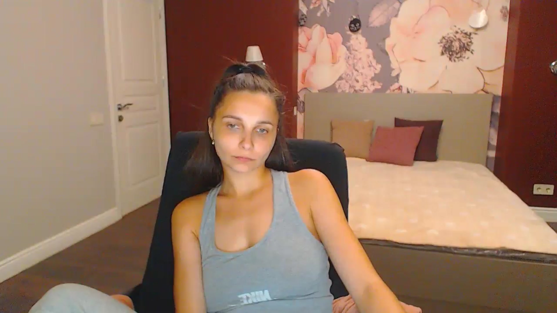 Gallery image thumbnail from Karina_Mils's myfreecams stream on, 08/17/2024, 18:20 image 9 of 20