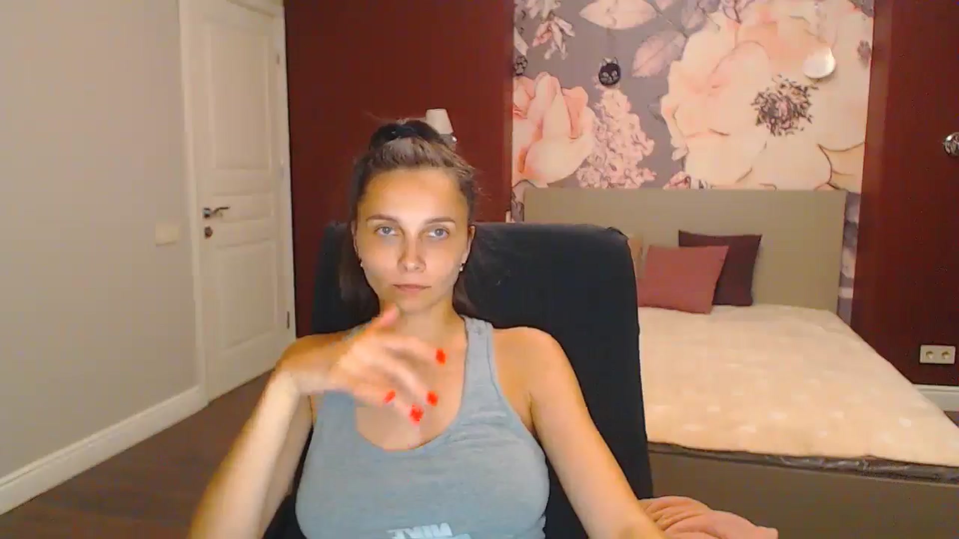 Gallery image thumbnail from Karina_Mils's myfreecams stream on, 08/17/2024, 18:20 image 14 of 20