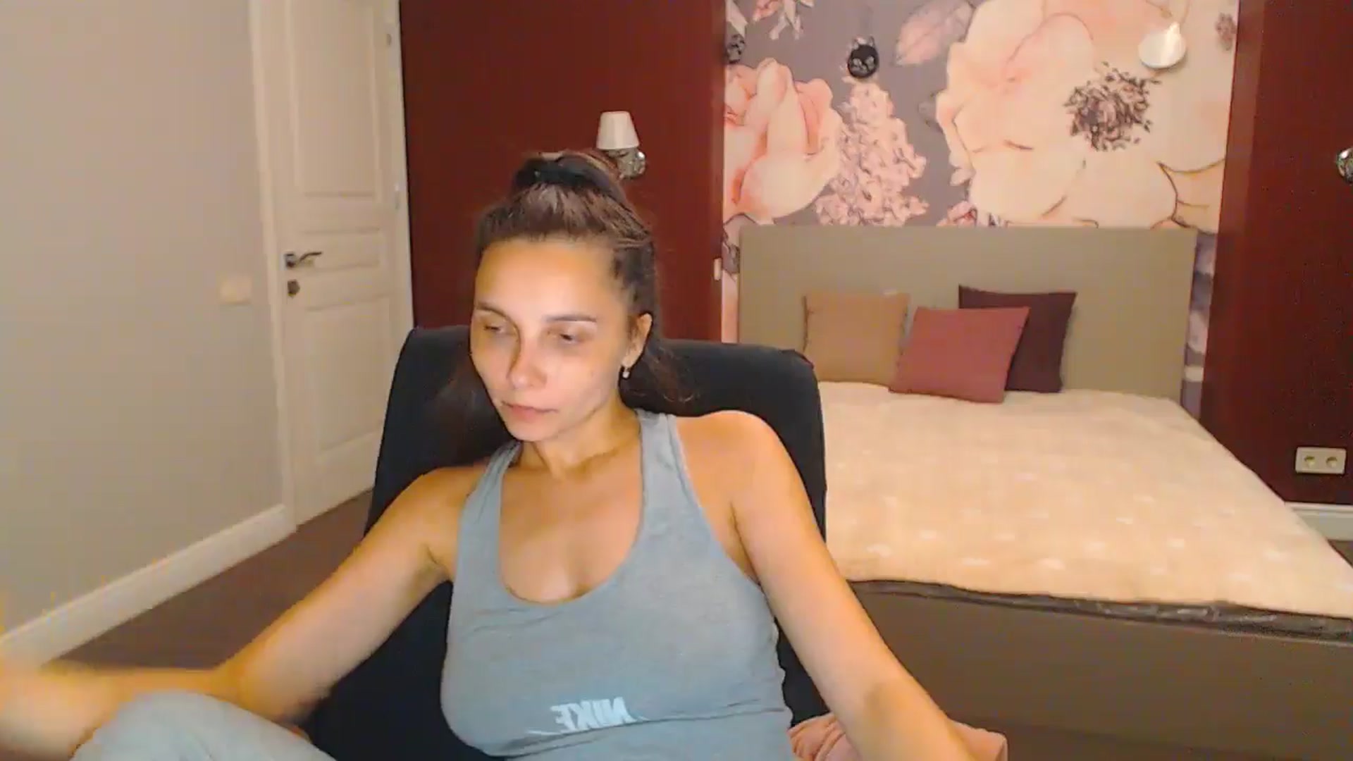 Gallery image thumbnail from Karina_Mils's myfreecams stream on, 08/17/2024, 18:20 image 8 of 20