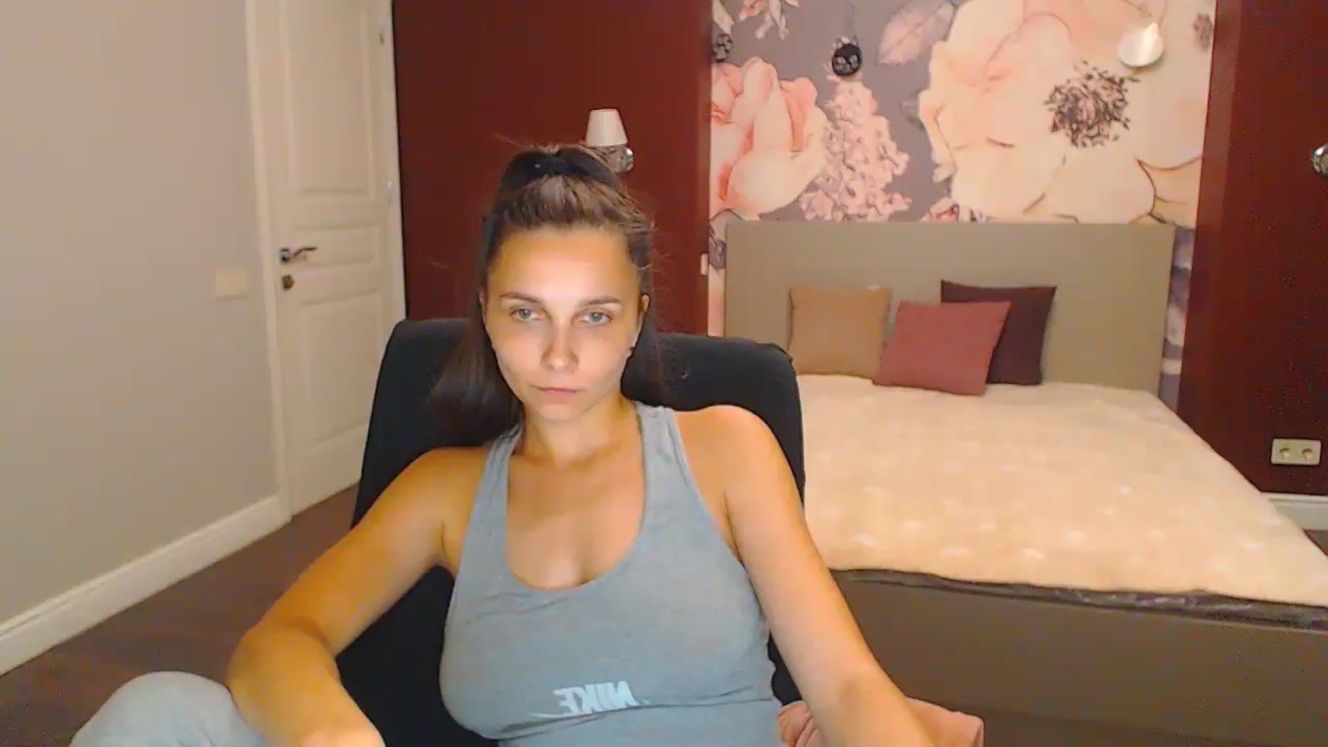 Gallery image thumbnail from Karina_Mils's myfreecams stream on, 08/17/2024, 18:20 image 7 of 20