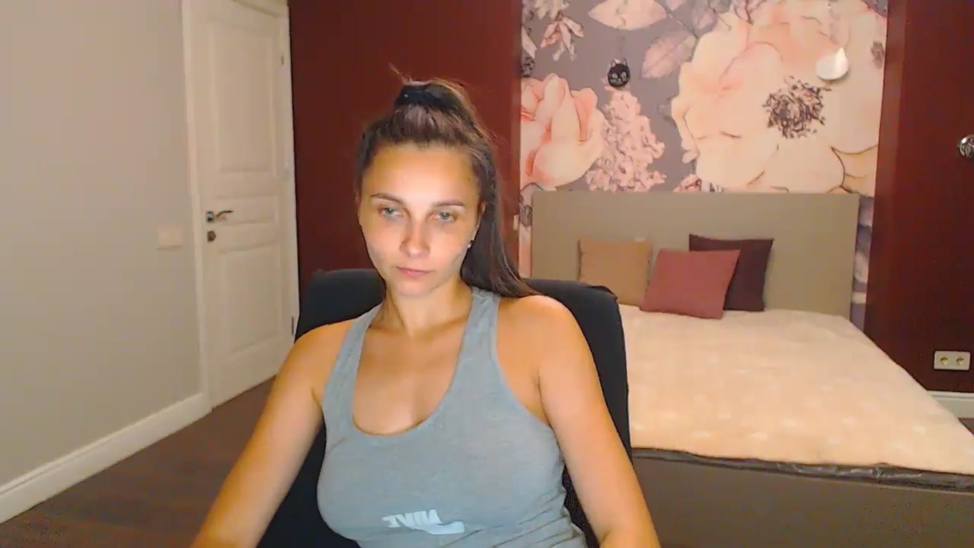 Gallery image thumbnail from Karina_Mils's myfreecams stream on, 08/17/2024, 18:20 image 16 of 20
