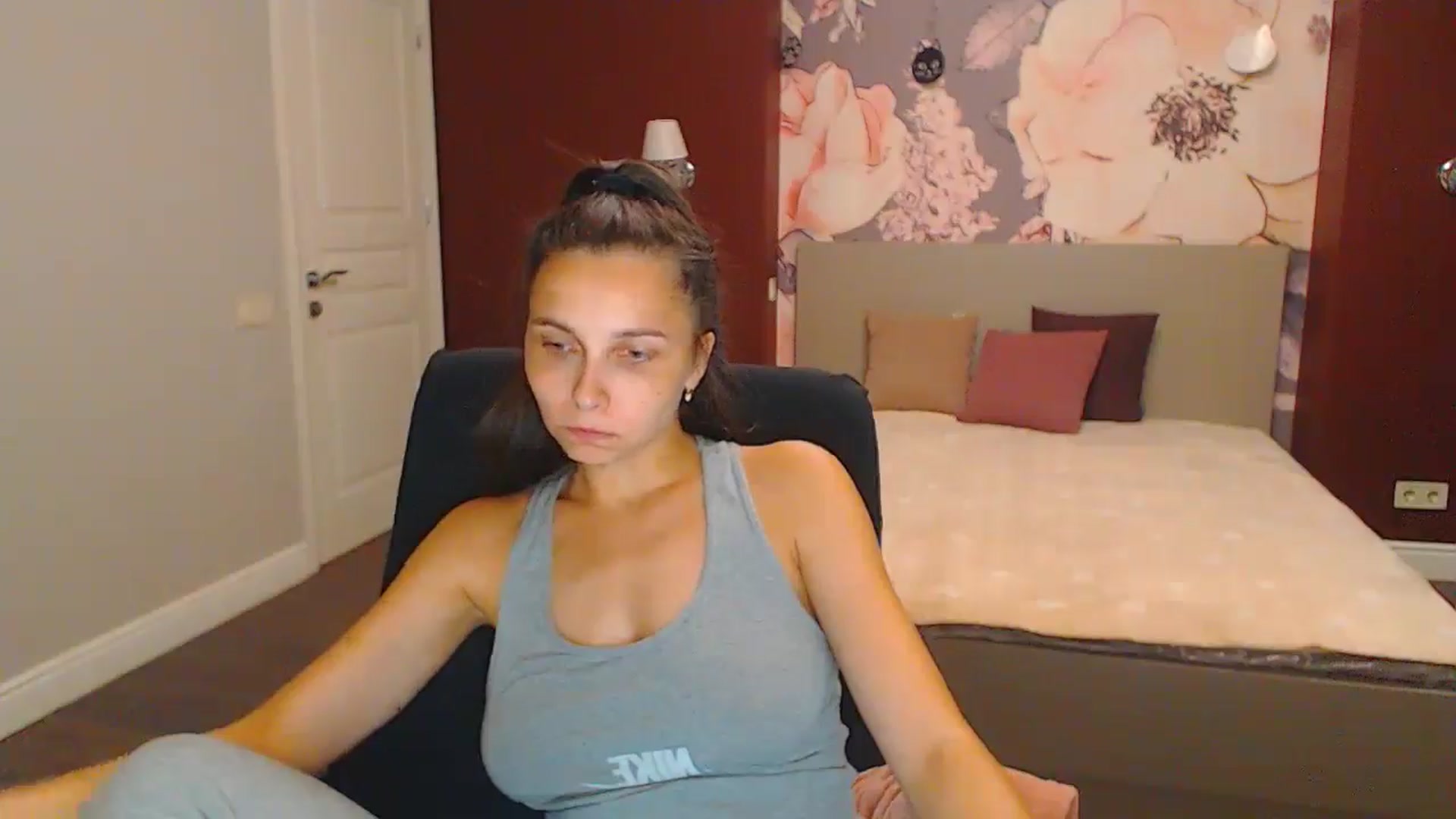 Gallery image thumbnail from Karina_Mils's myfreecams stream on, 08/17/2024, 18:20 image 6 of 20