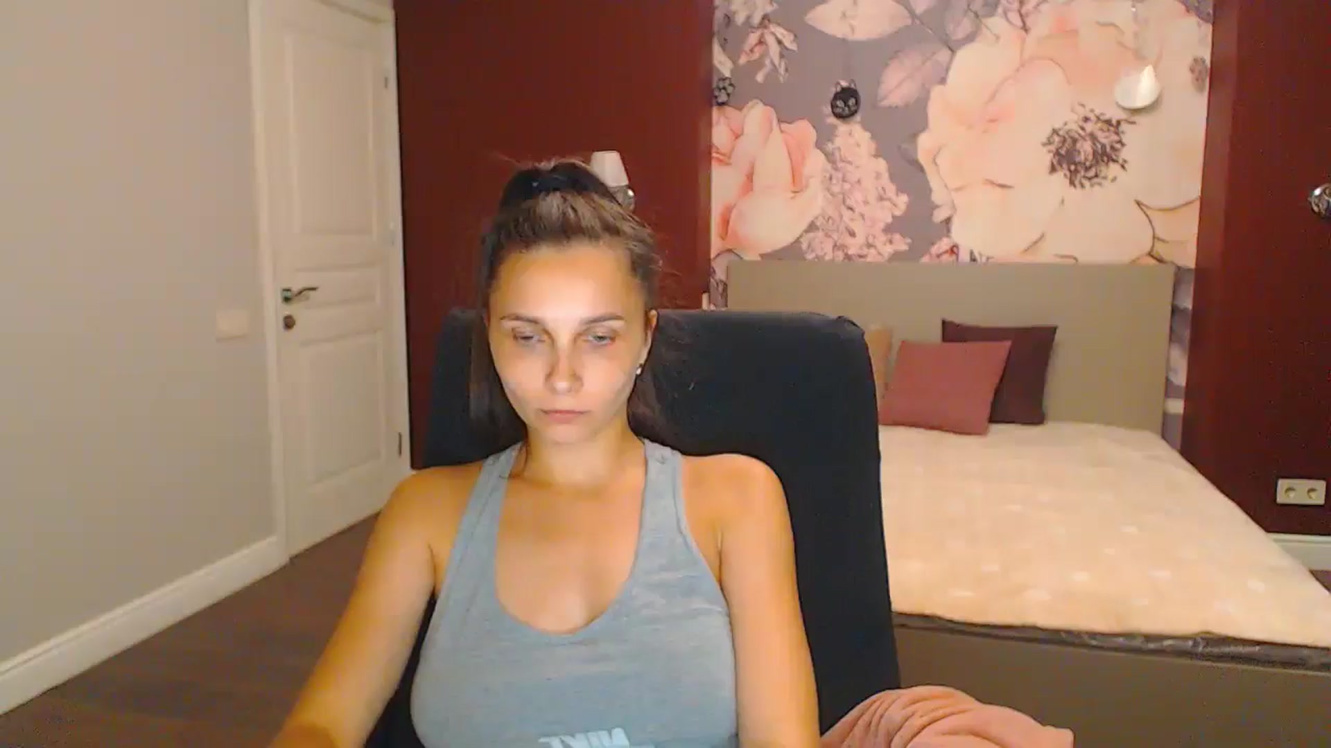 Gallery image thumbnail from Karina_Mils's myfreecams stream on, 08/17/2024, 18:20 image 15 of 20