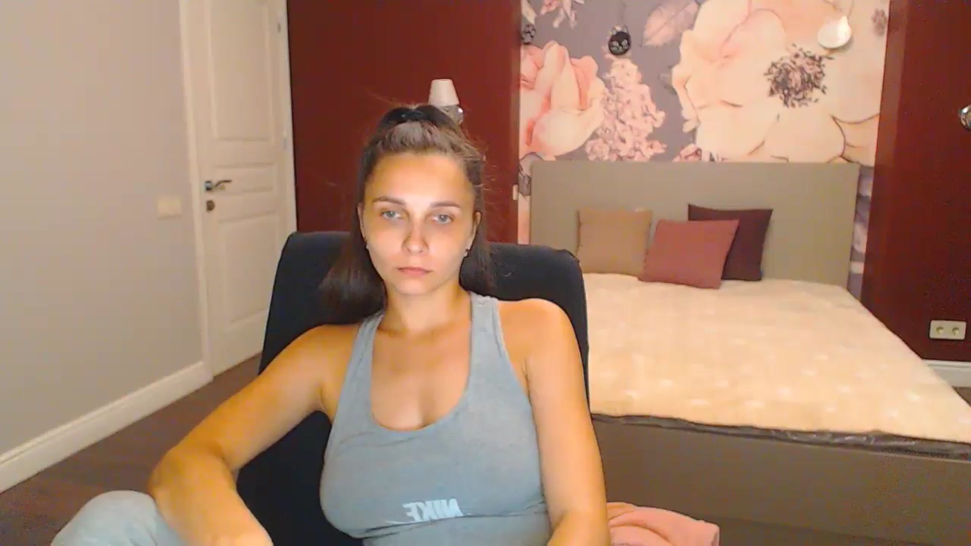 Gallery image thumbnail from Karina_Mils's myfreecams stream on, 08/17/2024, 18:20 image 5 of 20