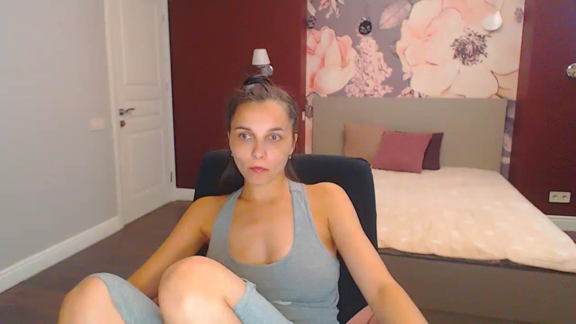 Gallery image thumbnail from Karina_Mils's myfreecams stream on, 08/18/2024, 14:58 image 10 of 20