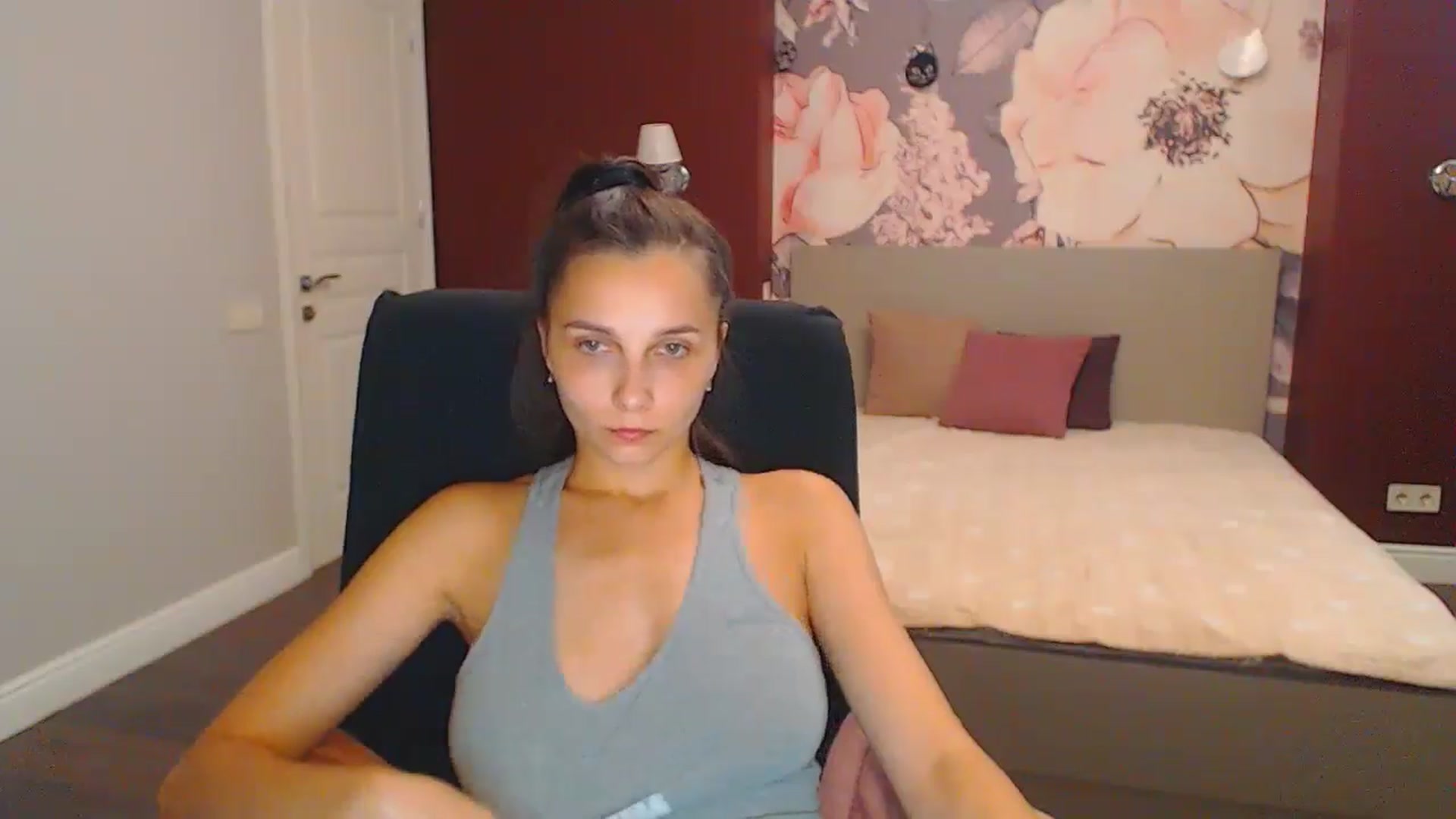 Gallery image thumbnail from Karina_Mils's myfreecams stream on, 08/18/2024, 15:39 image 17 of 20